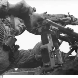Bundesarchiv_Bild_101I-578-1939-27_Bei_Monte_Cassino_Fallschirmj_ger_mit_MG