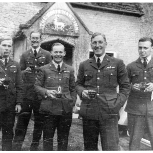 Pilots from 504 Sqn outside the White Hart Brasted.