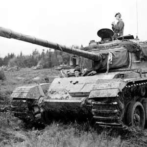 Centurion_tank_on_exercise_Camp_Gagetown_summer_1963_-2