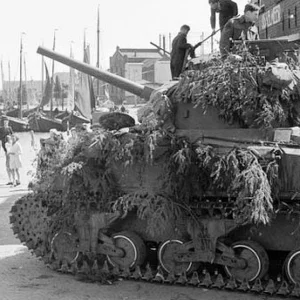 LdSH_RC_Sherman_V_Zuider_Zee_19_Apr_1945_3200390