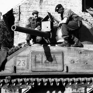 Sherman_tank_Canadian_Grenadier_Guards_Donk_Belgium_3_Oct_1944_3401871