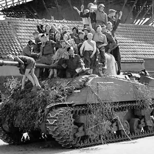 Sherman_tank_LdSH_RC_Harderwijk_NE_19_April_1945_Library_and_Archives_Canad