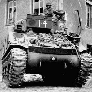 Sherman_tank_Sherbrooke_Fusiliers_Caen_France_11_July_1944_3226823