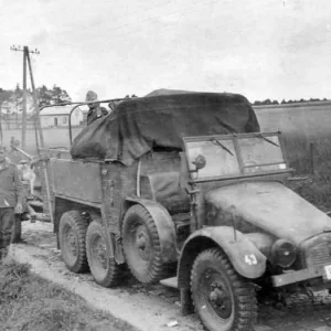 Luftwaffe_Krupp_Protze_Kfz70_with_trailer_1_