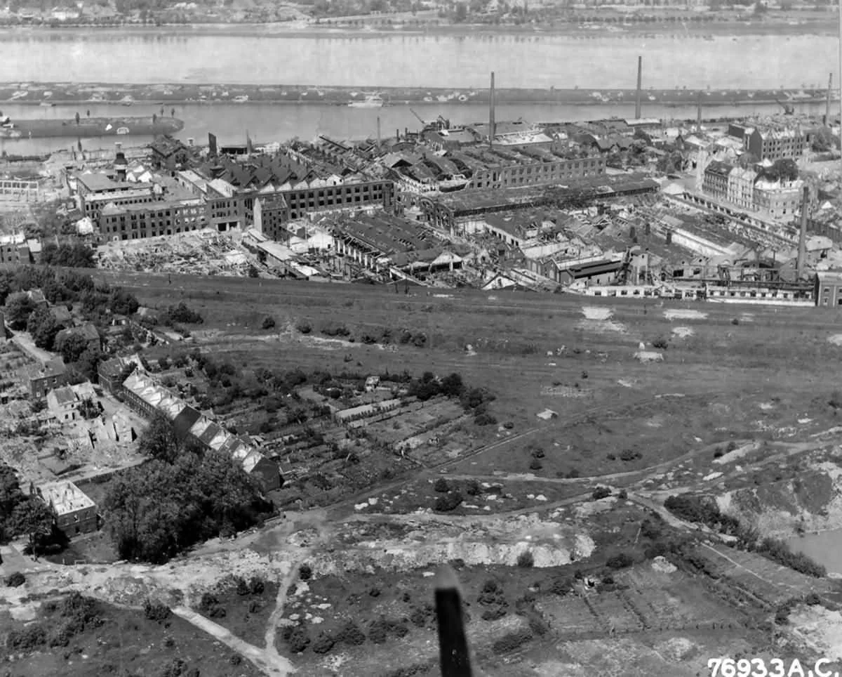 0000-Bombed_Klockner_Humboldt_Factory_At_Cologne.jpg