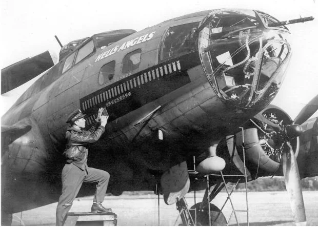 1 Lt John W. Hendry & B-17F #41-24577 Hell's Angels | A Military Photo ...