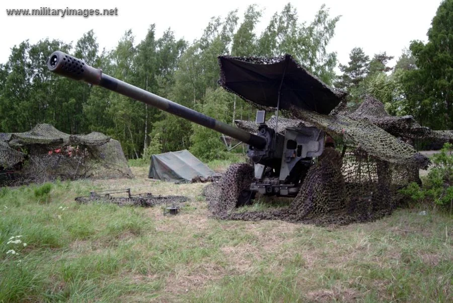 130mm gun in camo at Ex Aalto 2004 - Finnish Army