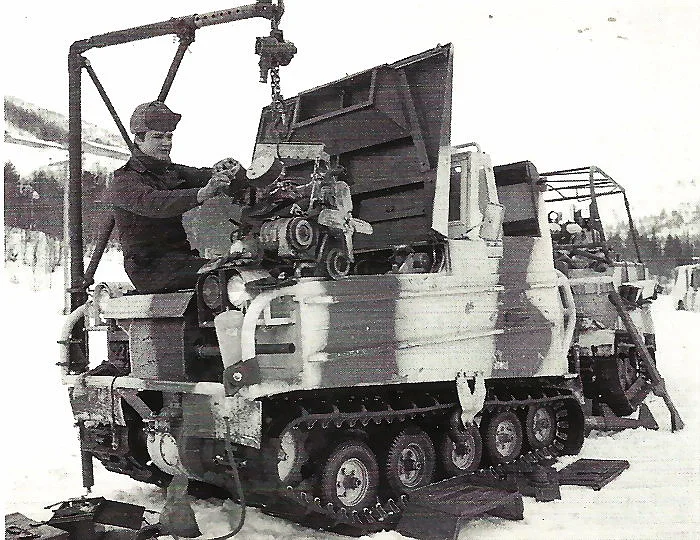 2743194