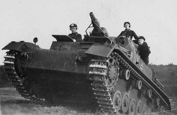 35191  MINIART German Tank Crew France 1940 (18)