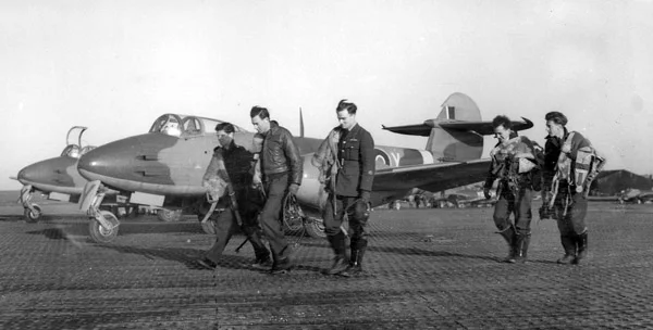 616 SQN AIRCREW & METEOR MK1 JAN 45