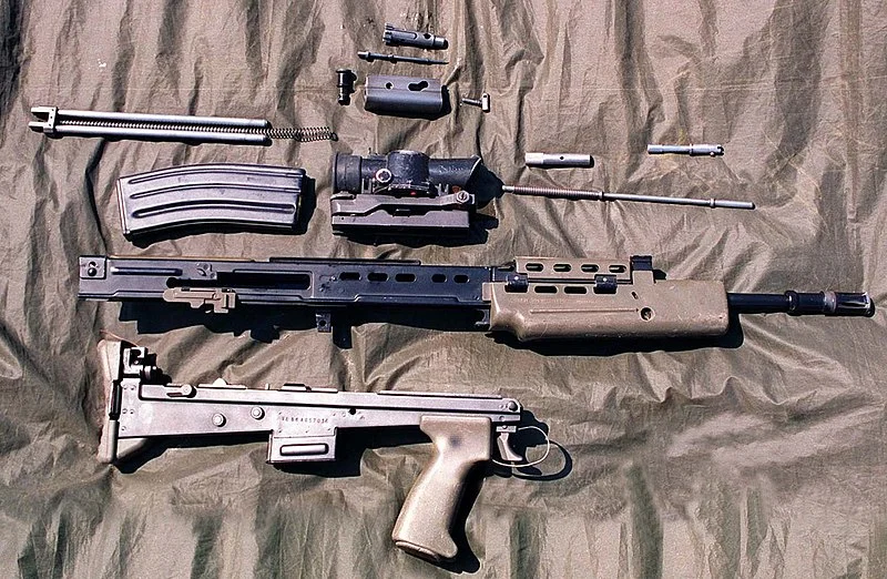 800px-SA-80_rifle_stripped_1996