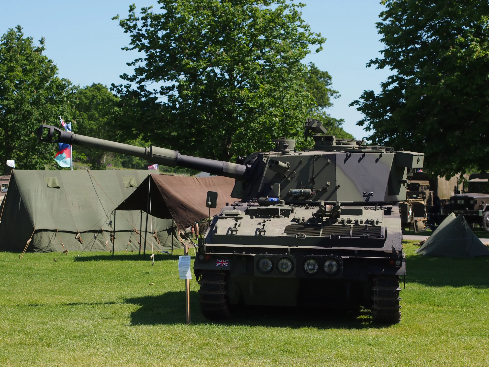 abbot self propelled 105mm artillery