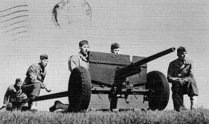 Anti tank gun and crew, Fort Custer, Michigan