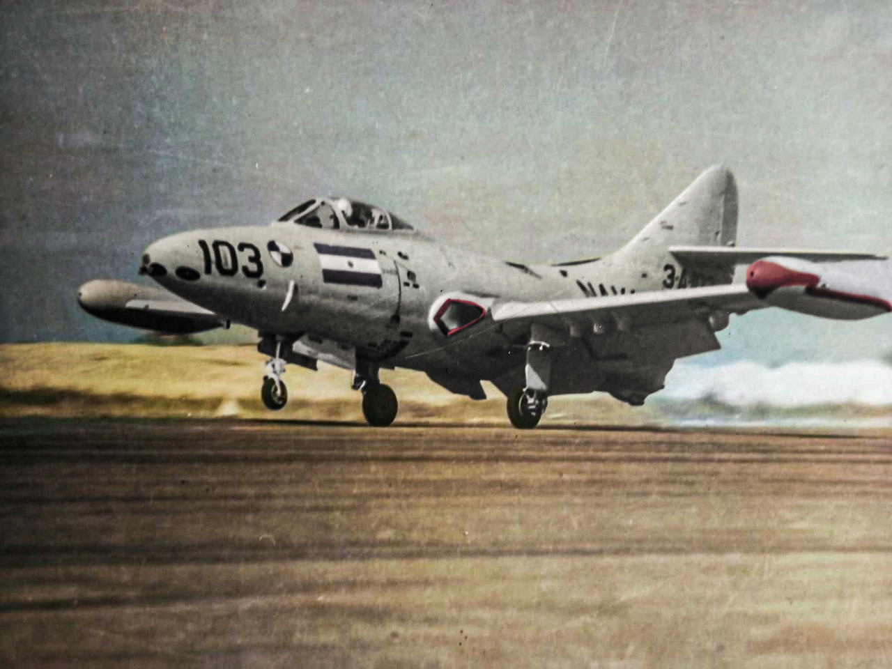 Argentine Navy F9F-2B (3-A-103, 0418) landing