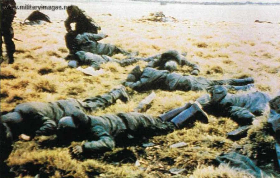 Argentine prisoners lie on the ground