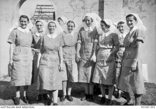 Bessie WILMOTT  Far right