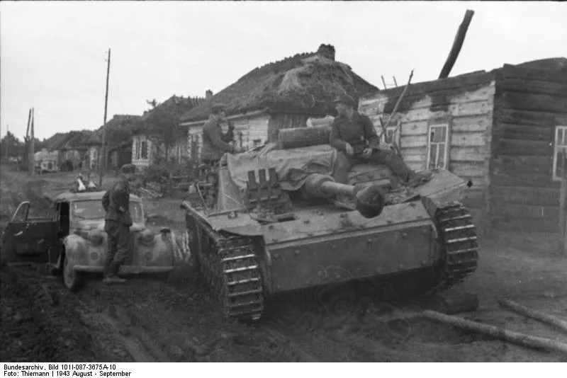 Bundesarchiv_Bild_101I-087-3675A-10_Russland_Sturmgesch_tz_III