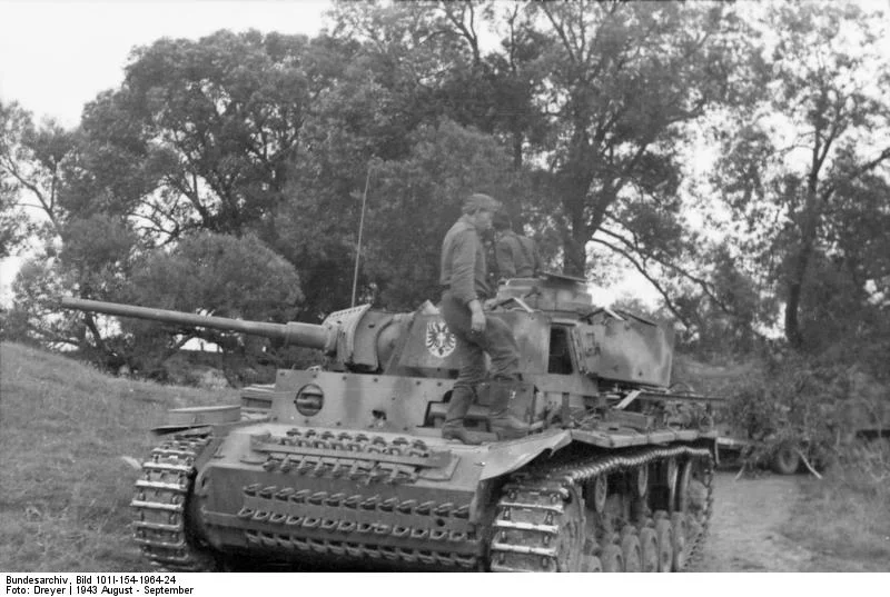 Bundesarchiv_Bild_101I-154-1964-24_Russland_Panzer_III