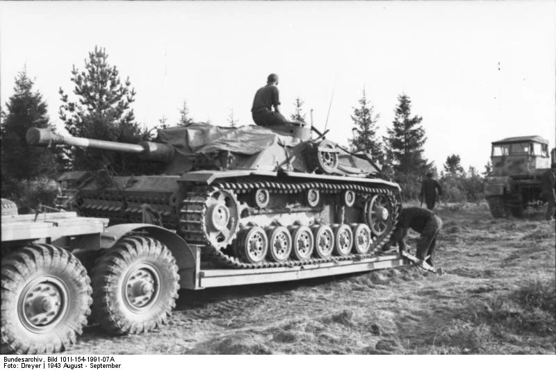 Bundesarchiv_Bild_101I-154-1991-07A_Russland-Mitte_Sturmgesch_tz_III_auf_An