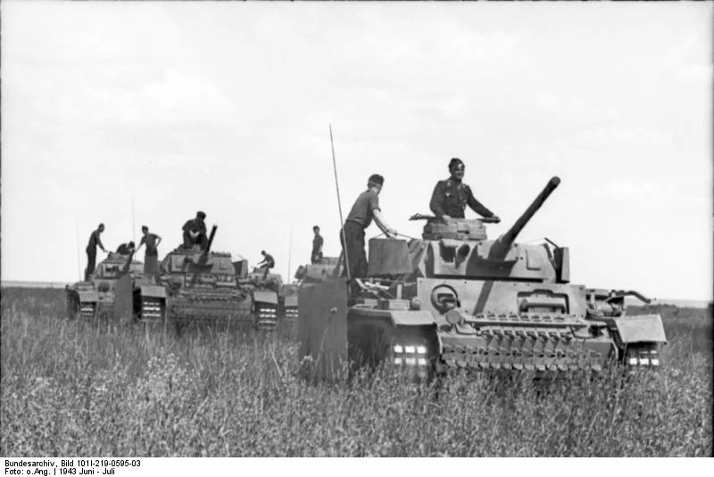 Bundesarchiv_Bild_101I-219-0595-03_Russland-Mitte-S_d_Panzer_III