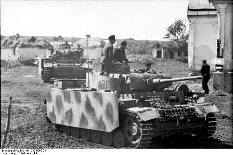 Bundesarchiv_Bild_101I-219-0595-23_Russland-Mitte-S_d_Panzer_III_N1