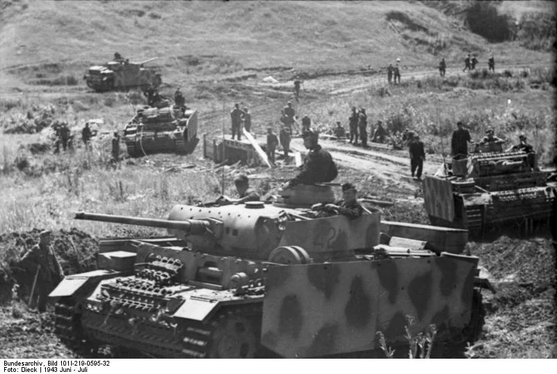 Bundesarchiv_Bild_101I-219-0595-32_Russland-Mitte-S_d_Panzer_III