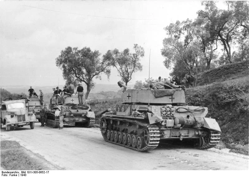 Bundesarchiv_Bild_101I-305-0652-17_Italien_Panzer_IV