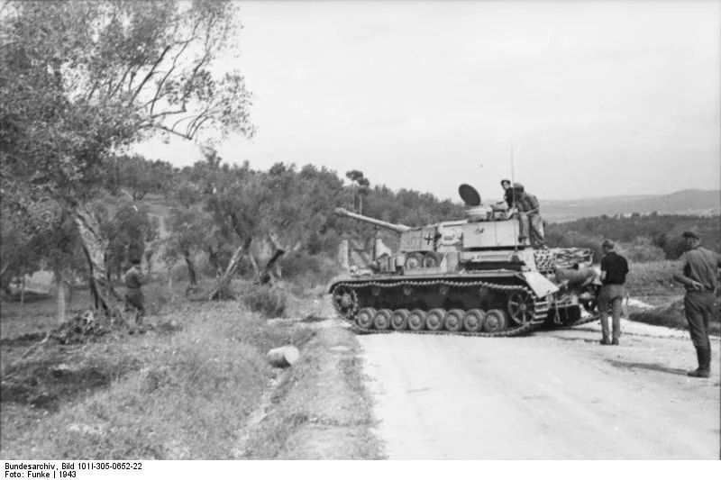 Bundesarchiv_Bild_101I-305-0652-22_Italien_Panzer_IV