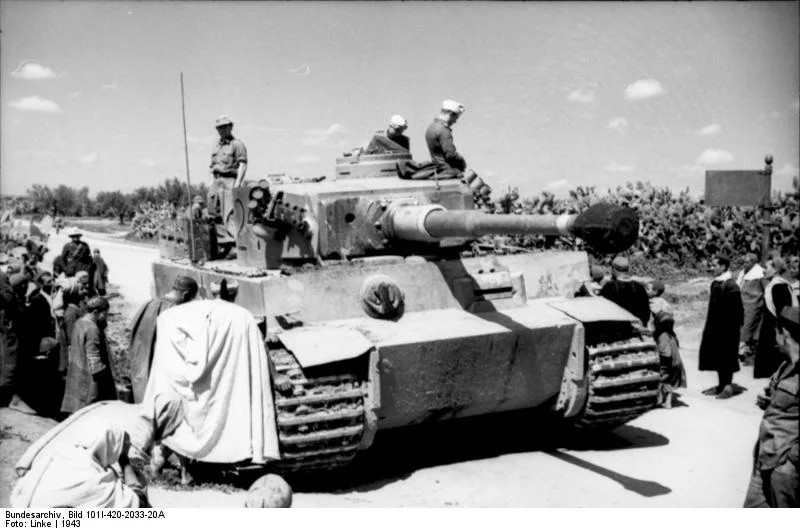 Bundesarchiv_Bild_101I-420-2033-20A_Tunesien_Panzer_VI_Tiger_I_