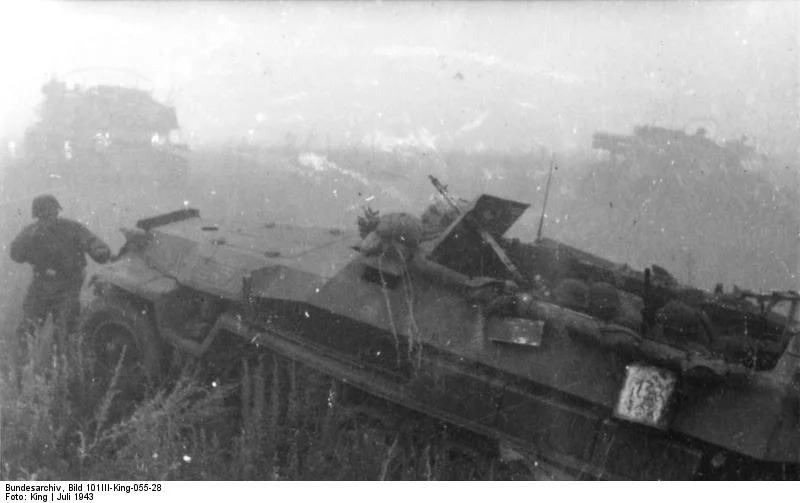 Bundesarchiv_Bild_101III-King-055-28_Russland_Panzer_der_Waffen-SS_beim_Ang