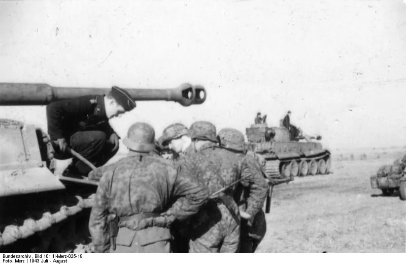 Bundesarchiv_Bild_101III-Merz-025-18_Russland_M_nner_der_Waffen-SS