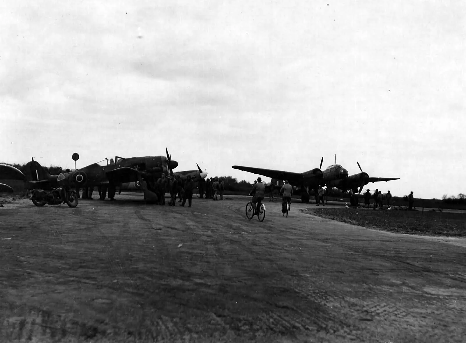 Captured Ju88 And Fw190 England April 1944