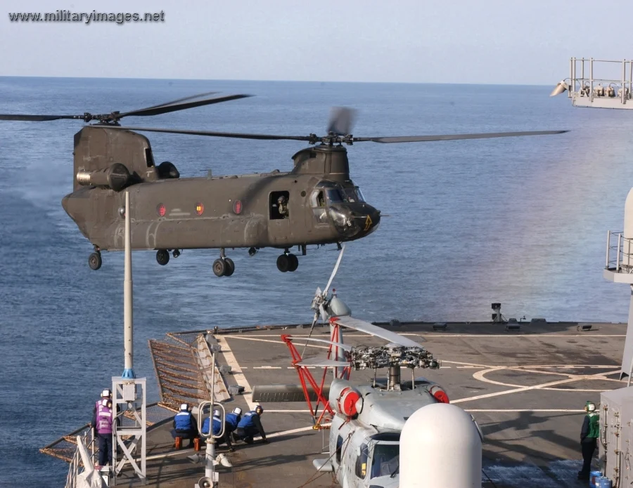 CH-47 Chinook helicopter
