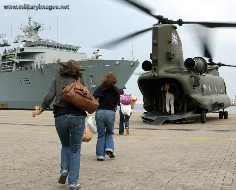 Chinook evacuating people from Beirut