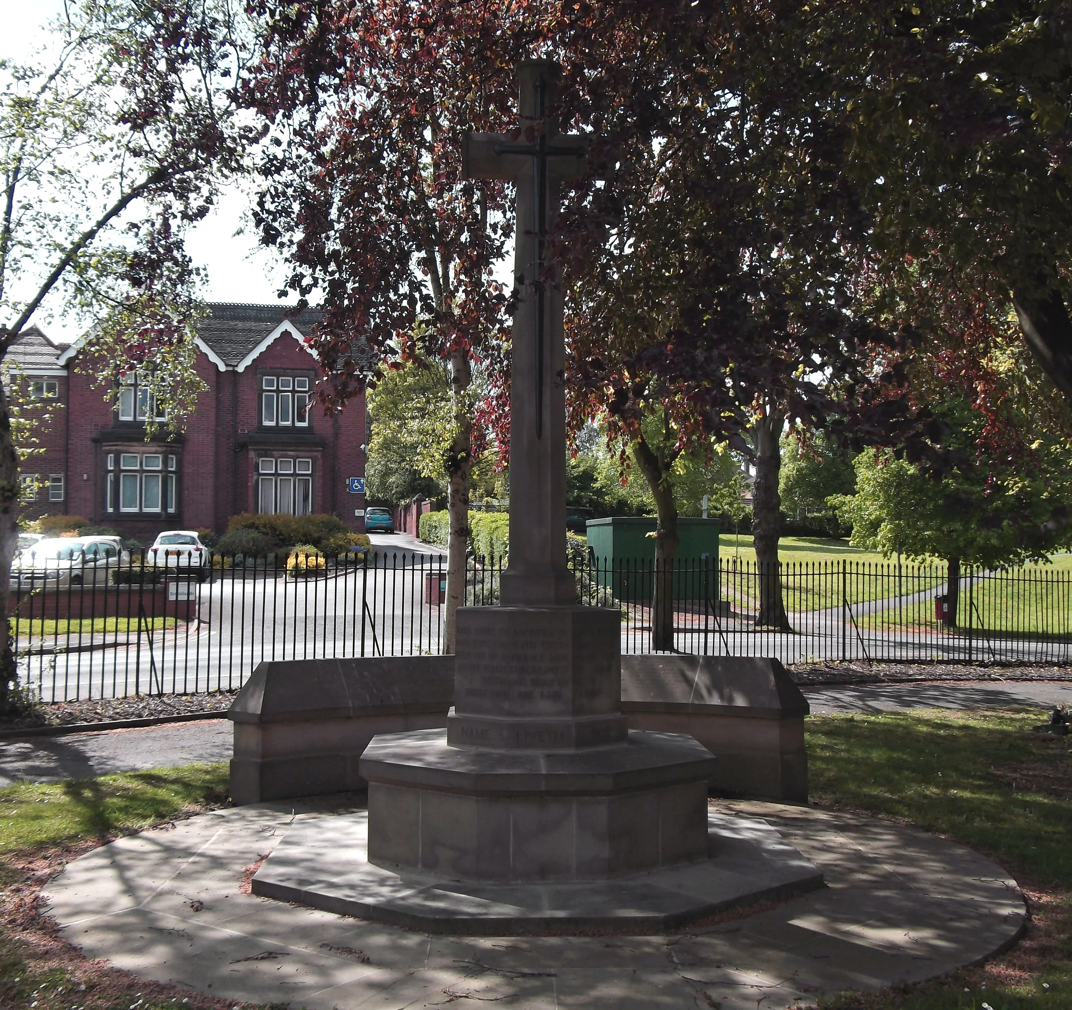 Cross of Sacrifice. Park Cemetery, Ilkeston, Derbyshire (1)