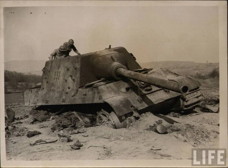 Destroyed Panzerjäger Tiger Ausf. B