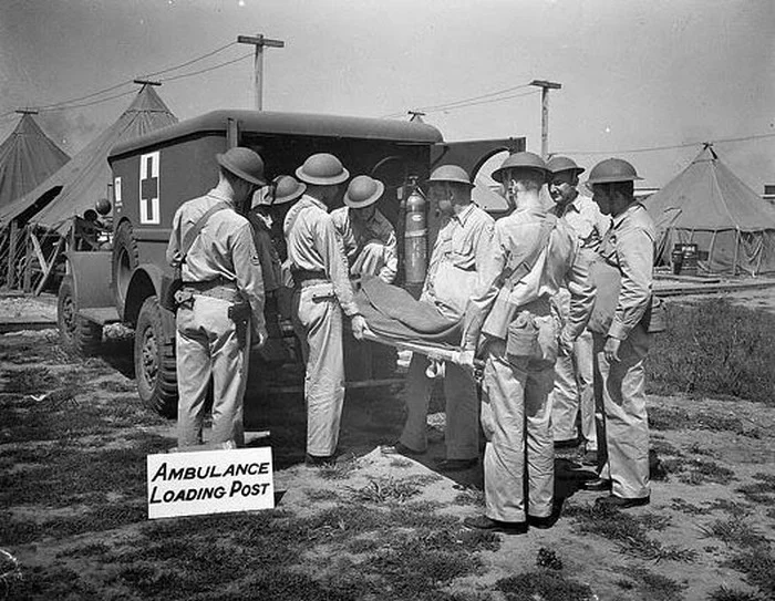 DodgeAm-Dayton1942MedicalPracticeRed