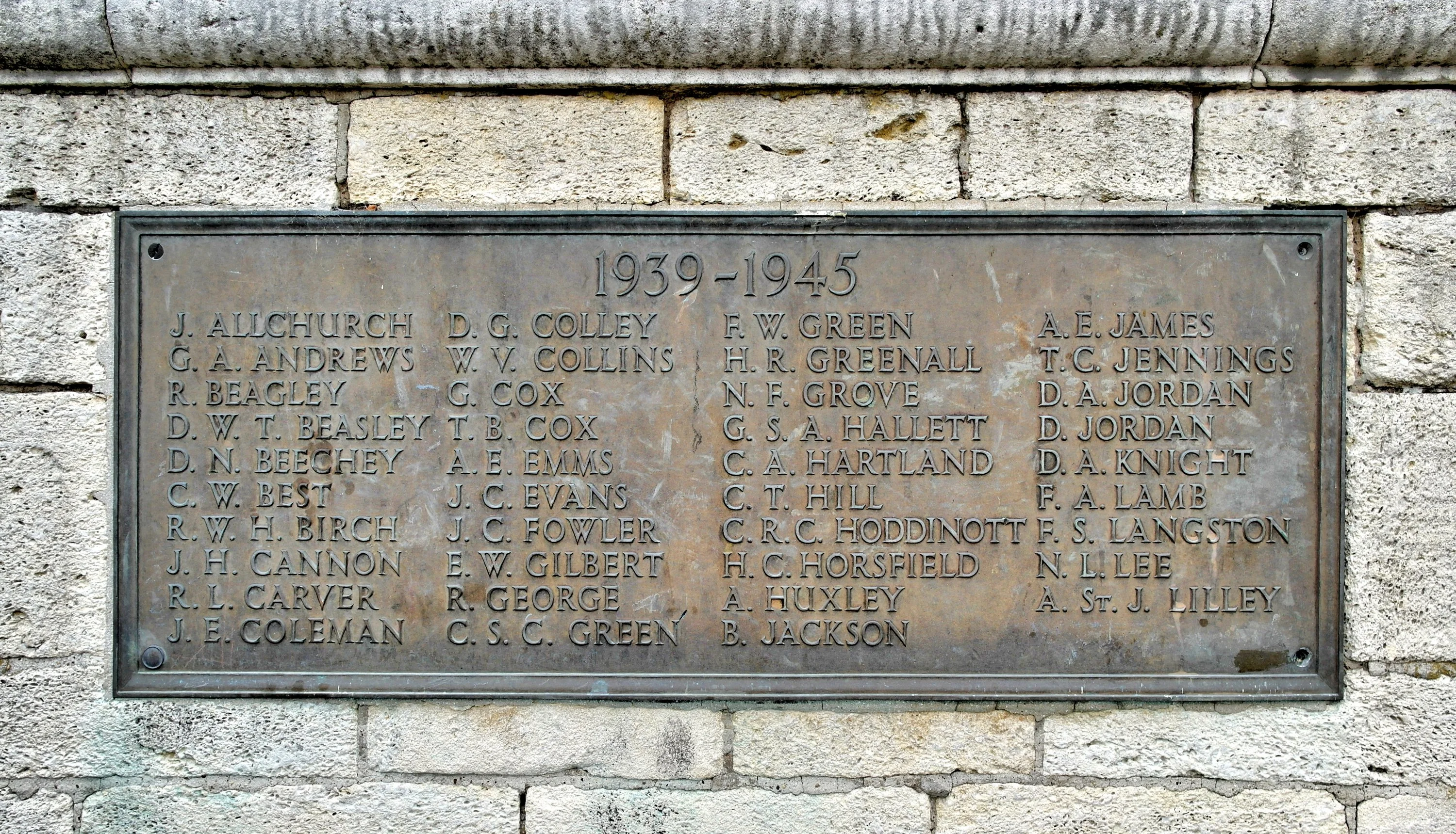 EVESHAM WAR MEMORIAL, WORCESTERSHIRE   WWII  (A)