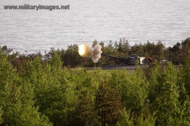 Finnish Heavy coastal gun firing