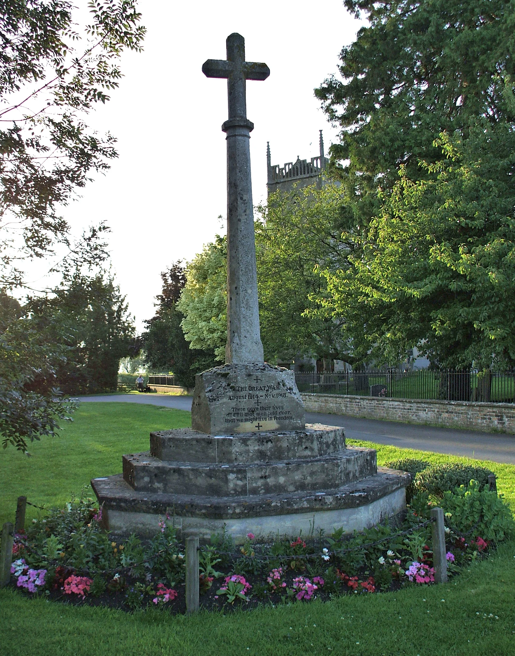 FRAMILODE WAR MEMORIAL GLOUCESTERSHIRE