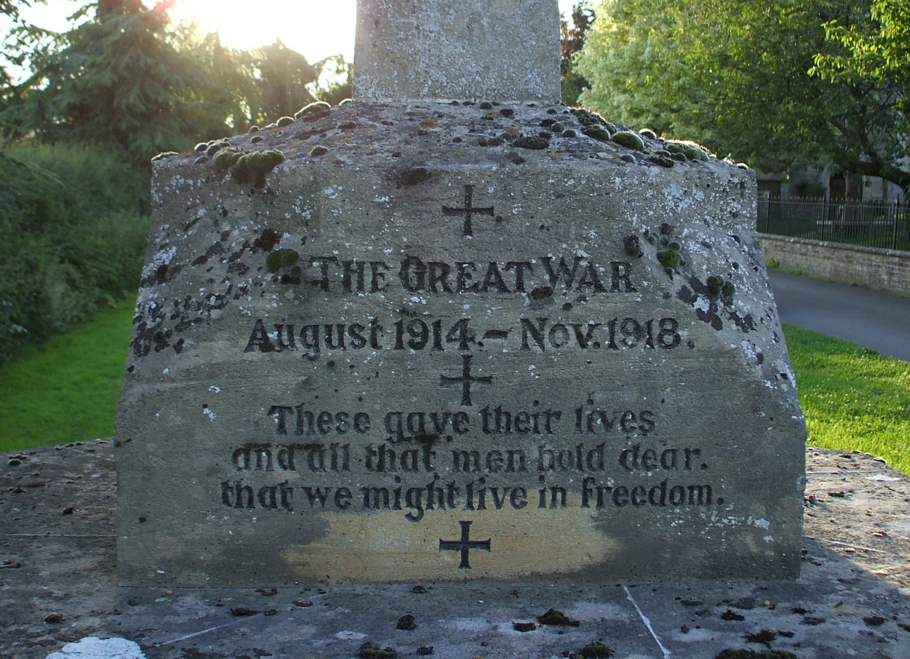 FRAMILODE WAR MEMORIAL GLOUCESTERSHIRE