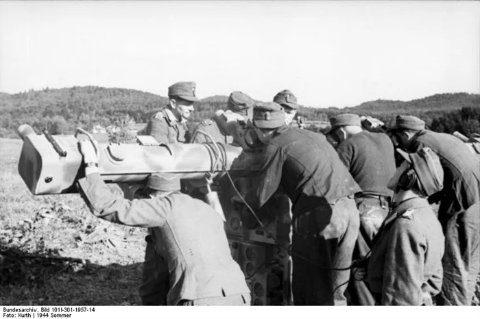 German Anti aircraft range finder 1944