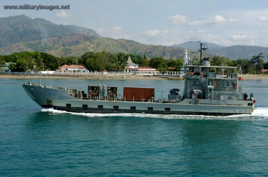 HMAS BALIKPAPAN sails into the Port of Dili