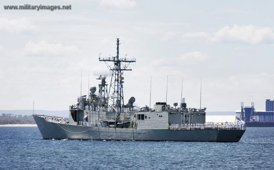 HMAS Darwin departs for the Gulf