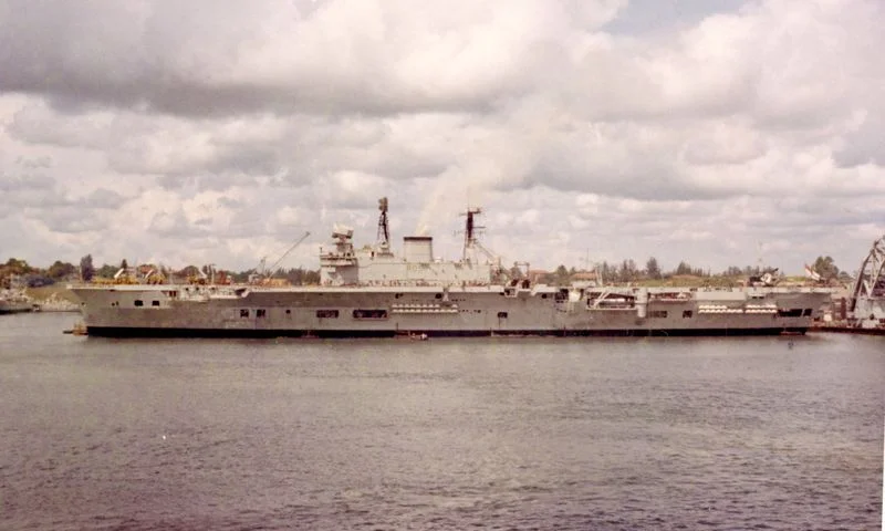 HMS Eagle (RO5) 1965