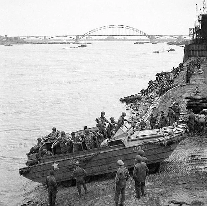 IWM-B-10434-DUKW-Waal-640x635