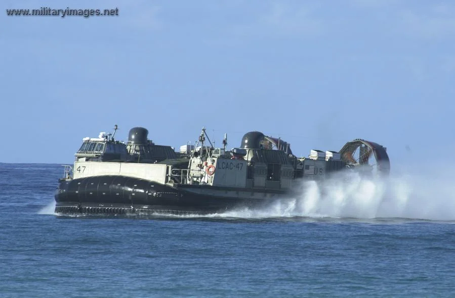 Landing Craft, Air Cushion (LCAC) > United States Navy > Displayy-FactFiles