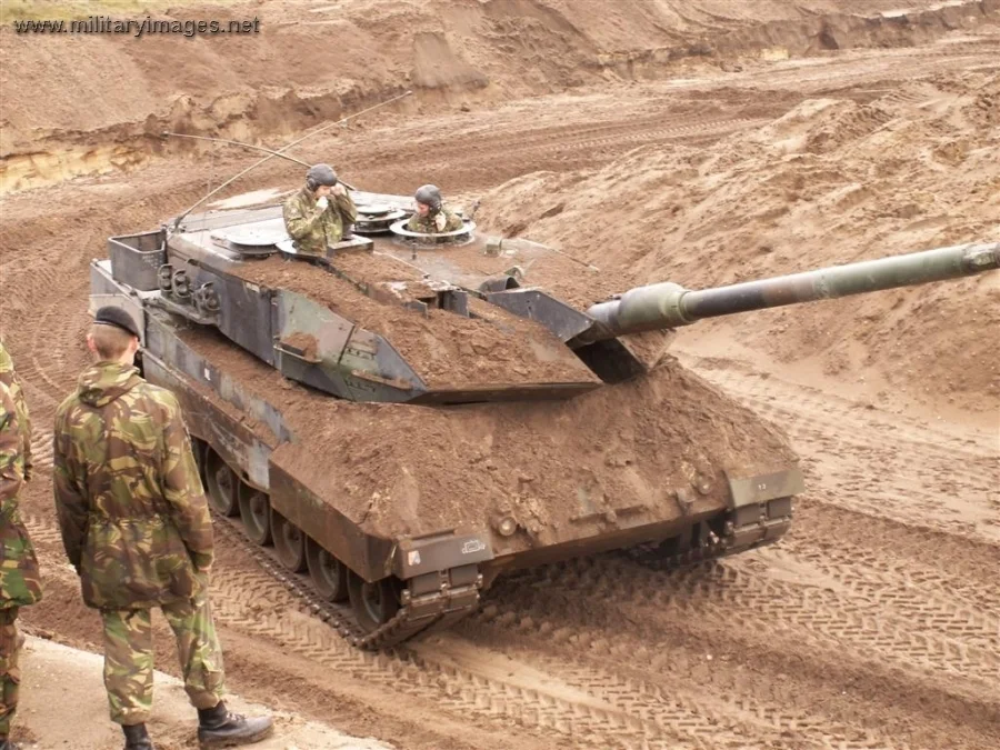 Leopard 2 A6