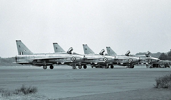 Lightnings Line Up 29 Sqd.