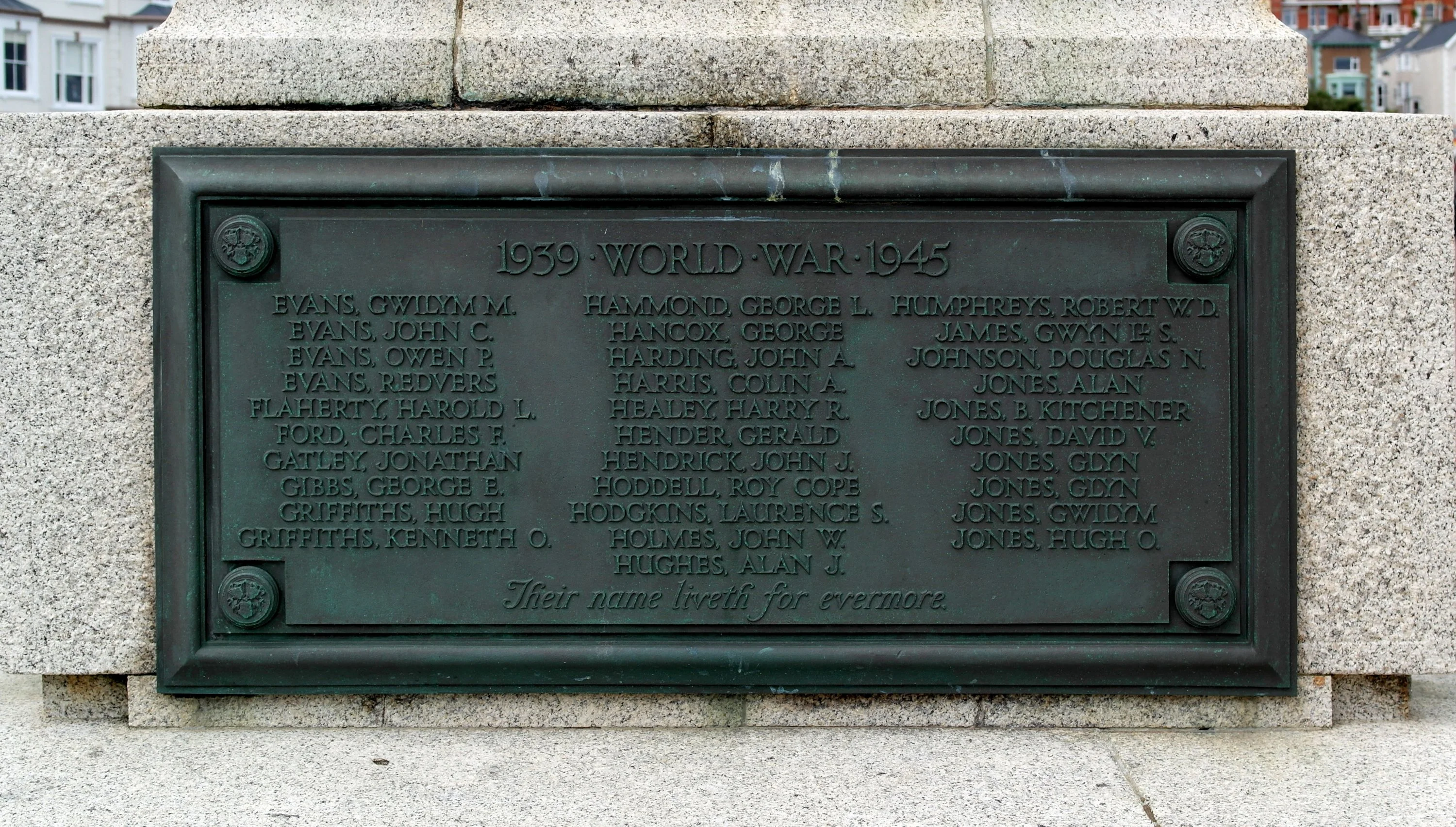 LLANDUDNO WAR MEMORIAL  WWII  (B)